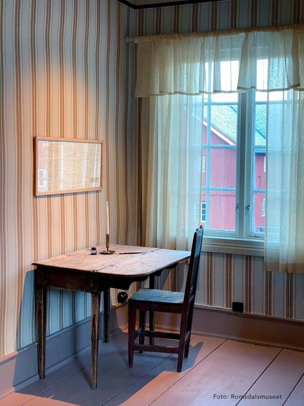 Papirtapet Norsk arv pr. rull (10,05 meter)Design 40 500 Bjørnst